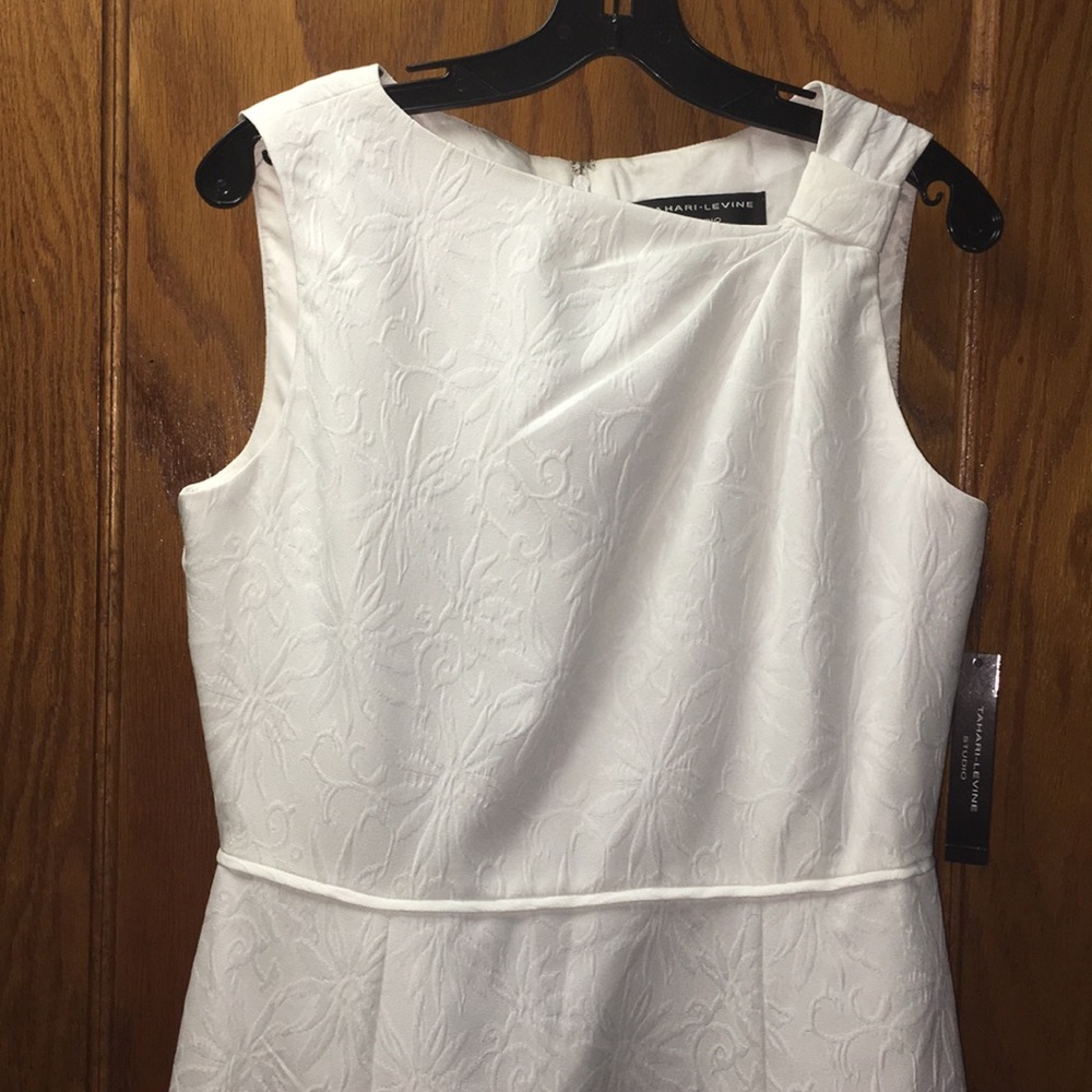 Tahari-Levin Studio Women’s White Sleeveless Dress